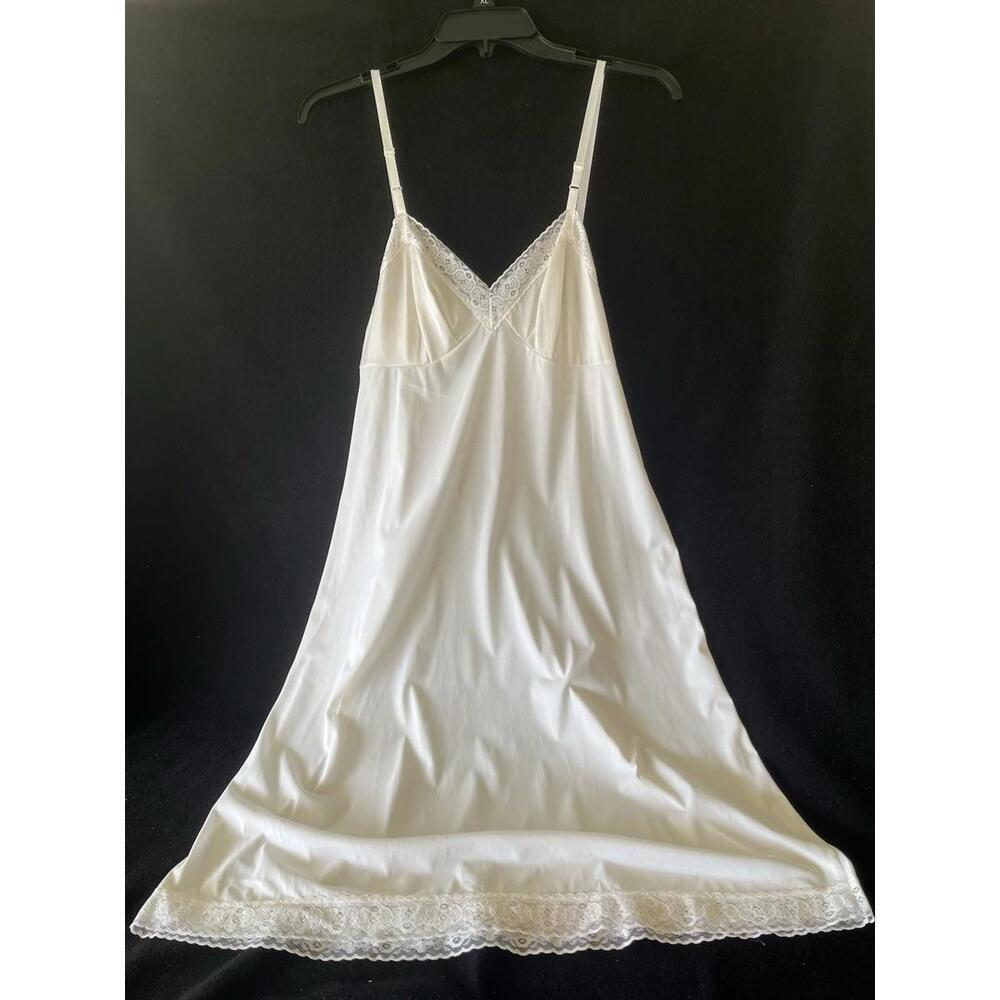 Vintage Gilligan O’Malley White Satin Slip with Lace Trim Size S22 100% Nylon